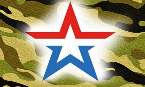 На зелёном военном фоне большая армейская звезда трёх цветов, красный белый синий обложка поздравлений на 23 февраля