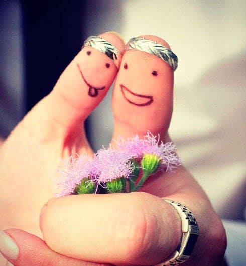 Рисунки на пальцах невеста и жених на фотосессии большие пальцы  