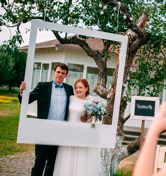 Красивая пара муж и жена свадебная фотосессия рамка полароид