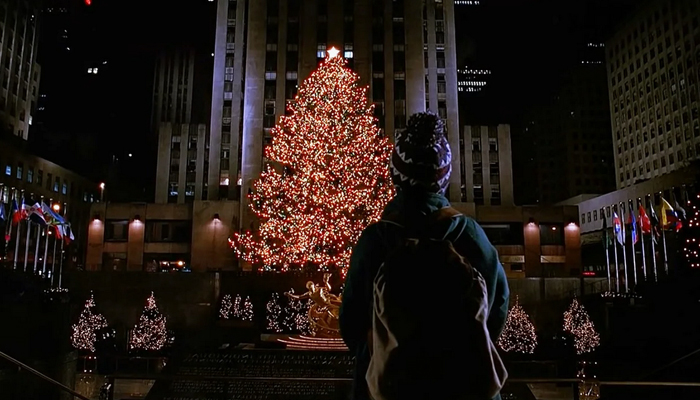 Красивый пушистая ёлка с кадра из фильма Один дома 2