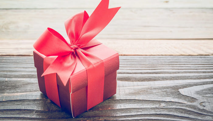 атрибутика на день рождения подарки и шары примеры список