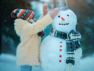 девушка и снеговик пример фото  