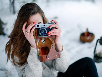 Красивые фотки на аву девушка и фотоаппарат   