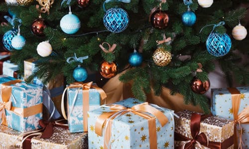 Подарки под ёлкой и шарики новогоднее настроение стихи