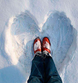  Идеи фото зимней фотосессии сердце на снегу ногами